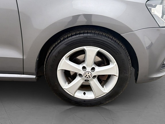Volkswagen Polo 24 of 24