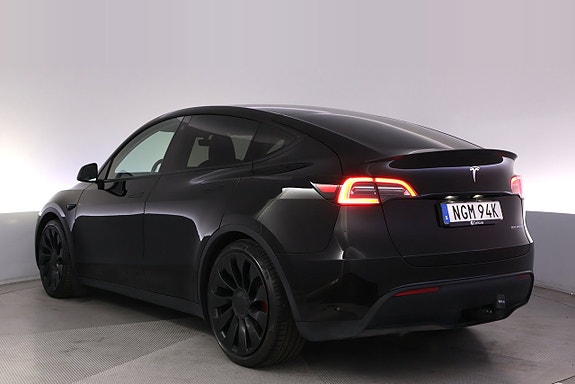 Tesla Model Y 4 of 27