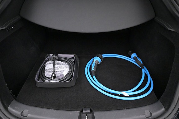 Tesla Model Y 22 of 27