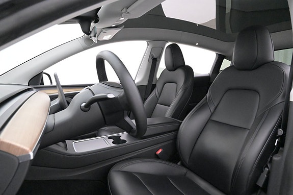 Tesla Model Y 8 of 27
