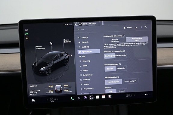 Tesla Model Y 10 of 27