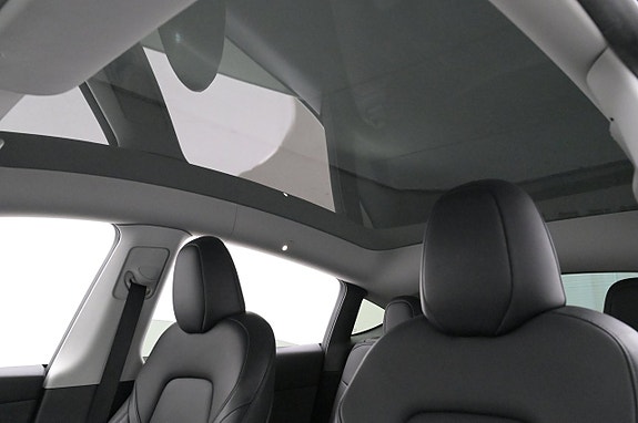 Tesla Model Y 19 of 27