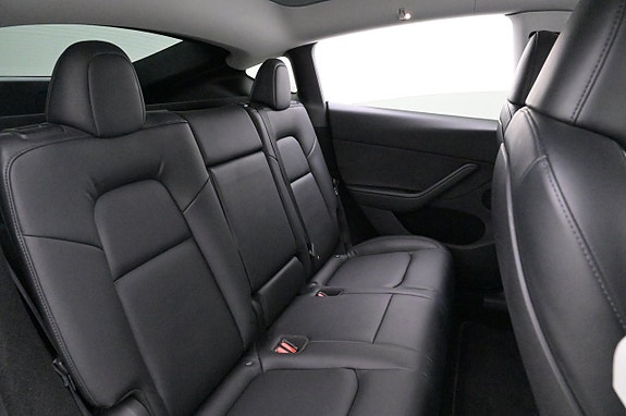 Tesla Model Y 20 of 27