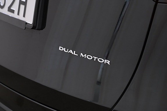 Tesla Model Y 25 of 27