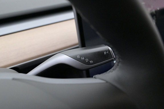 Tesla Model Y 8 of 27