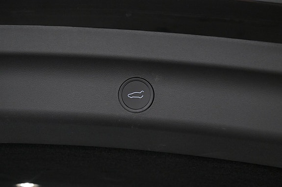 Tesla Model Y 22 of 27