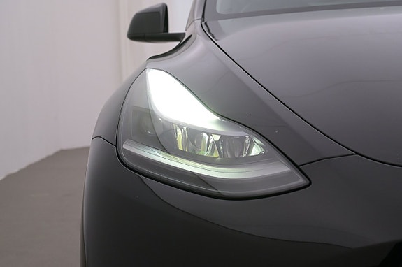Tesla Model Y 26 of 27
