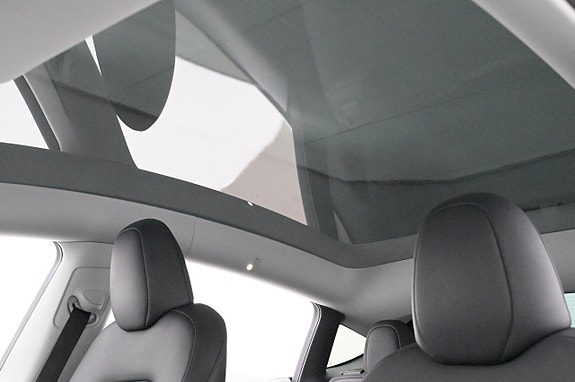 Tesla Model Y 20 of 27
