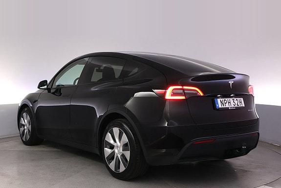 Tesla Model Y 4 of 27