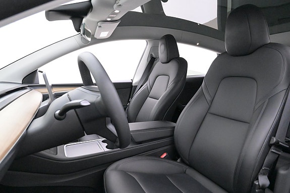 Tesla Model Y 9 of 27
