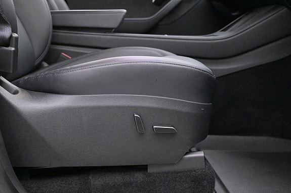 Tesla Model Y 13 of 27