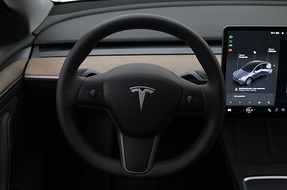 Tesla Model Y 7 of 27