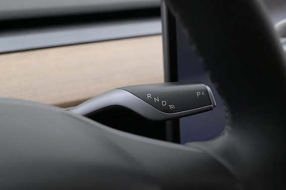 Tesla Model Y 8 of 27