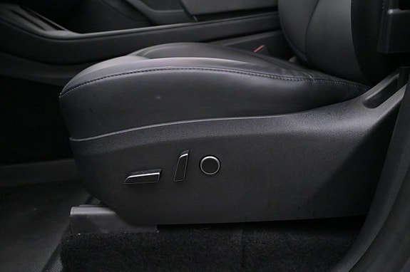 Tesla Model Y 11 of 27
