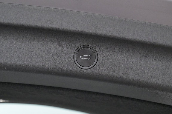 Tesla Model Y 22 of 27