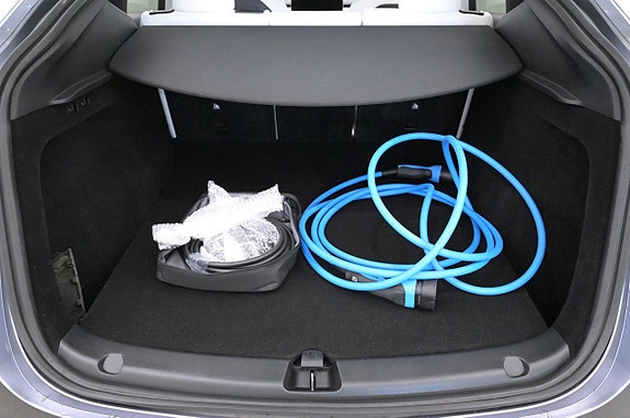 Tesla Model Y 24 of 27