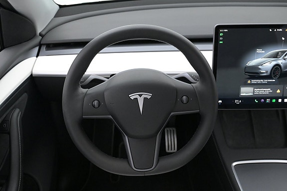 Tesla Model Y 7 of 27