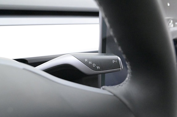 Tesla Model Y 8 of 27