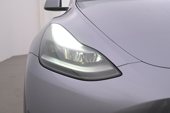 Tesla Model Y 26 of 27