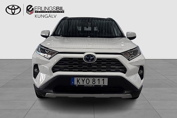 Toyota RAV4 6 of 12