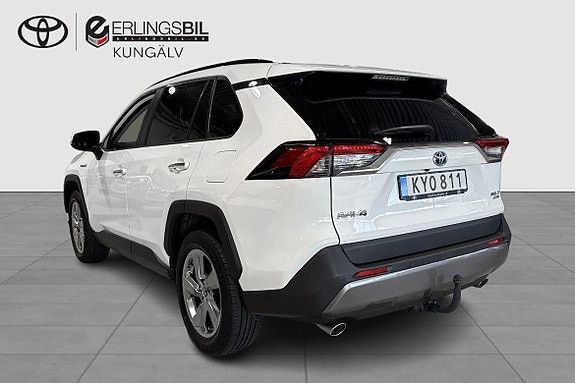 Toyota RAV4 3 of 12