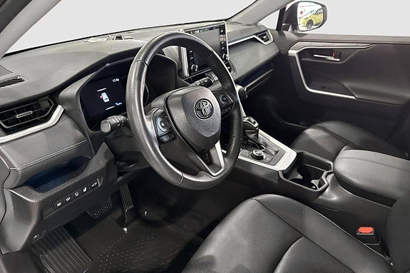 Toyota RAV4 8 of 12