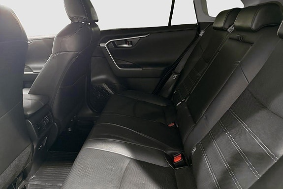 Toyota RAV4 9 of 12