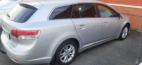 Toyota Avensis 4 of 7