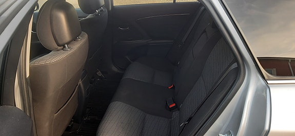 Toyota Avensis 7 of 7
