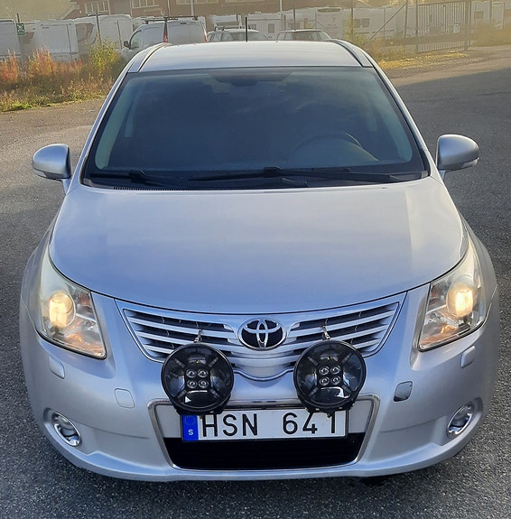 Toyota Avensis 2 of 7