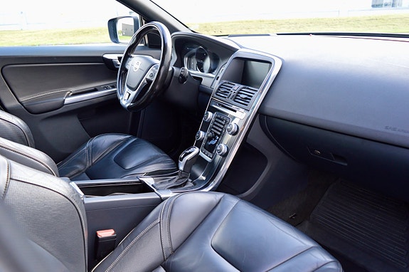 Volvo XC60 7 of 12