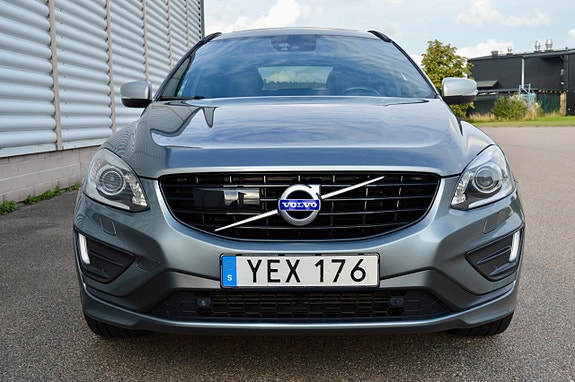 Volvo XC60 2 of 12