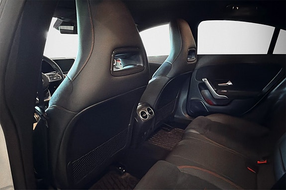 Mercedes-Benz CLA200 15 of 19