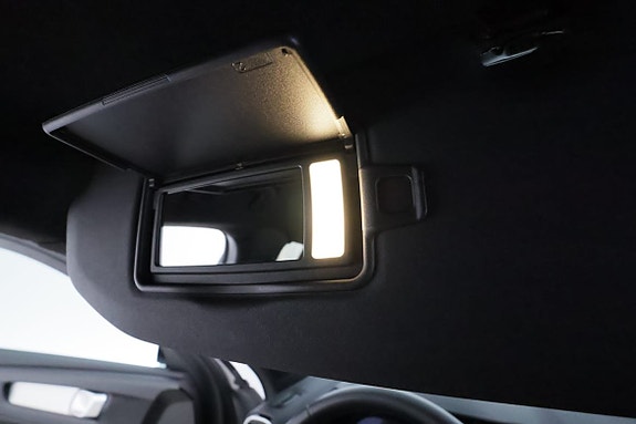 Volvo XC40 13 of 30