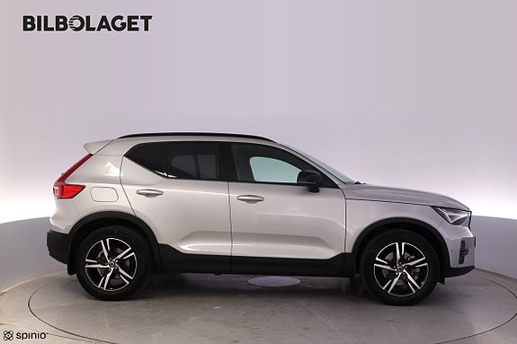 Volvo XC40 2 of 30
