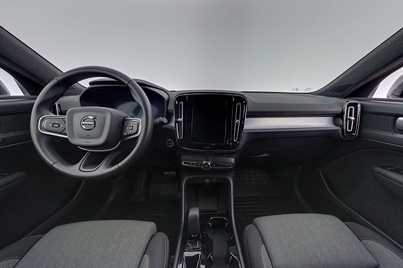 Volvo XC40 7 of 30
