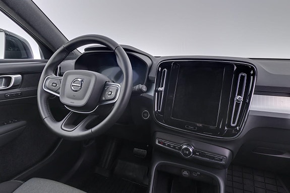 Volvo XC40 8 of 30