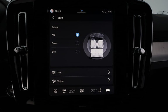 Volvo XC40 12 of 30