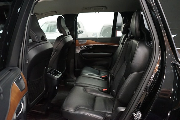 Volvo XC90 18 of 25