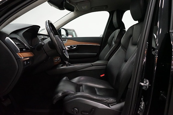 Volvo XC90 17 of 25
