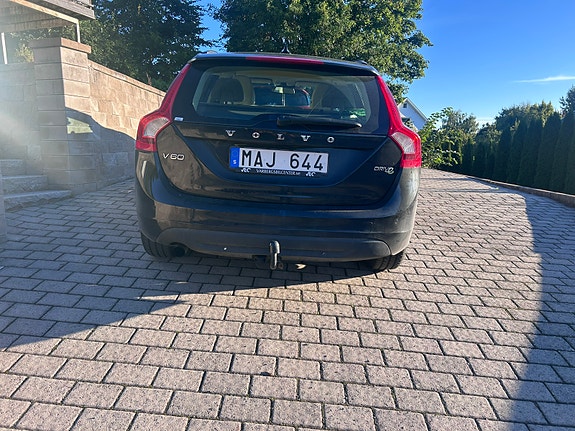 Volvo V60 2 of 10