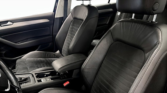 Volkswagen Passat 8 of 12