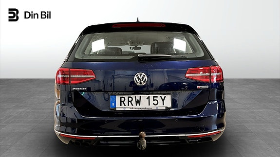 Volkswagen Passat 5 of 12