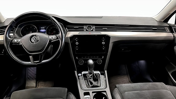 Volkswagen Passat 10 of 12