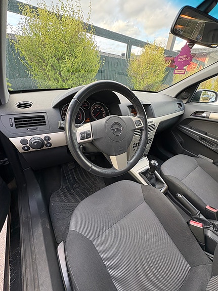 Opel Astra 10 of 12