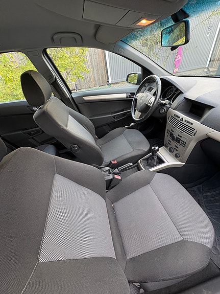 Opel Astra 8 of 12