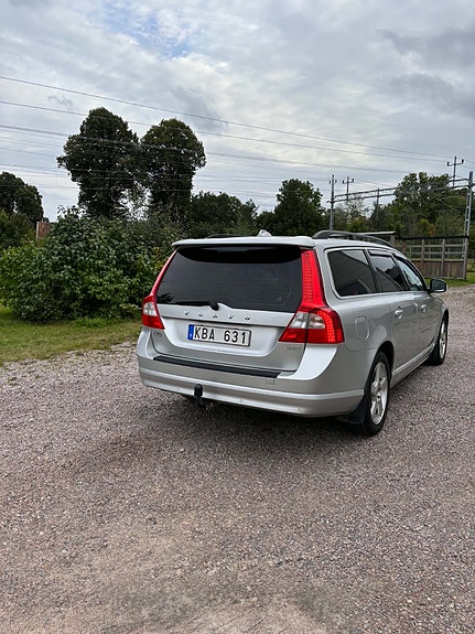 Volvo V70 3 of 6