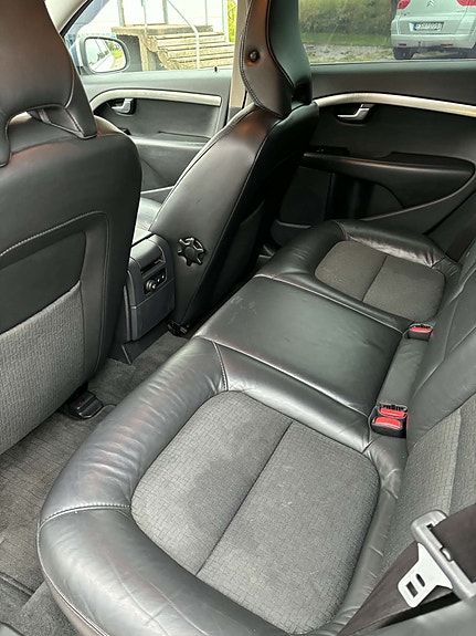 Volvo V70 4 of 6