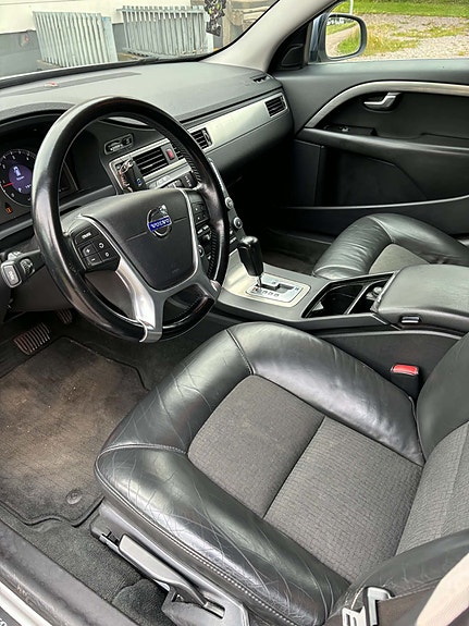 Volvo V70 5 of 6
