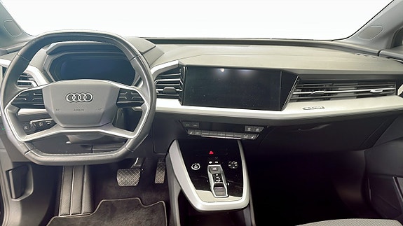Audi Q4 e-tron 10 of 12